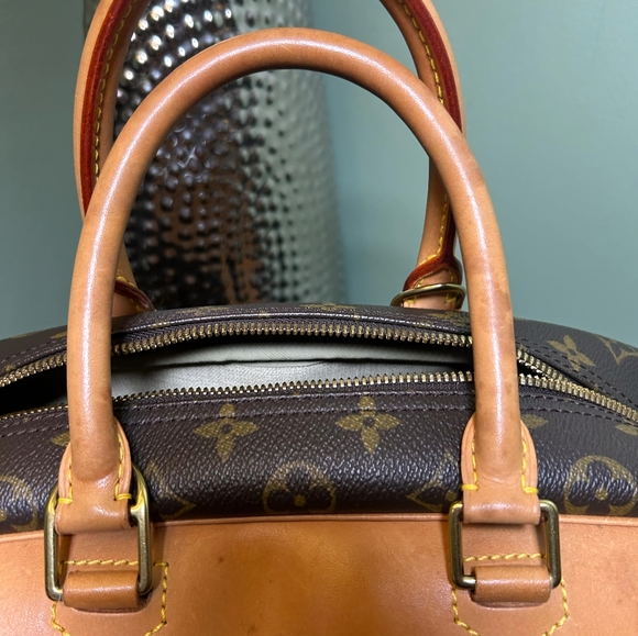 Authentic Louis Vuitton Monogram Deauville Handbag - Picture 5 of 8